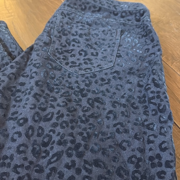 Women's Hue Leopard Flocked Print Denim Leggings Size Large Blue Midnight - Picture 8 of 8